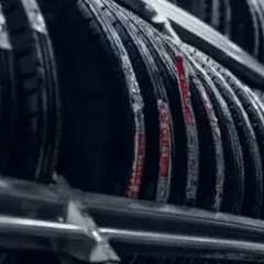 ¿De qué está hecho un neumático? Materiales sorprendentes y sus funciones