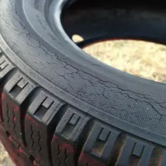 Flanco neumático dañado: riesgos y cómo evitar accidentes graves