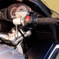 ¿Freno delantero moto derecha o izquierda? Lo que debes saber para conducir seguro