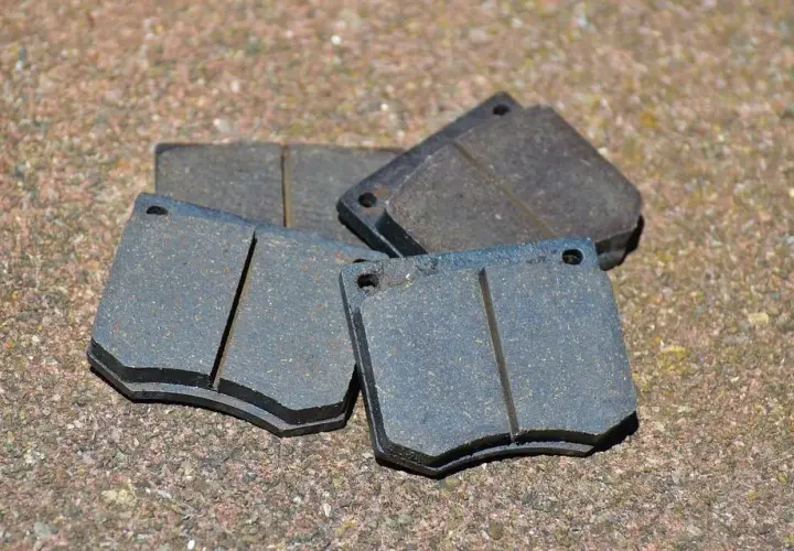 ¿A los cuántos kilómetros se cambian las pastillas de freno para evitar accidentes?