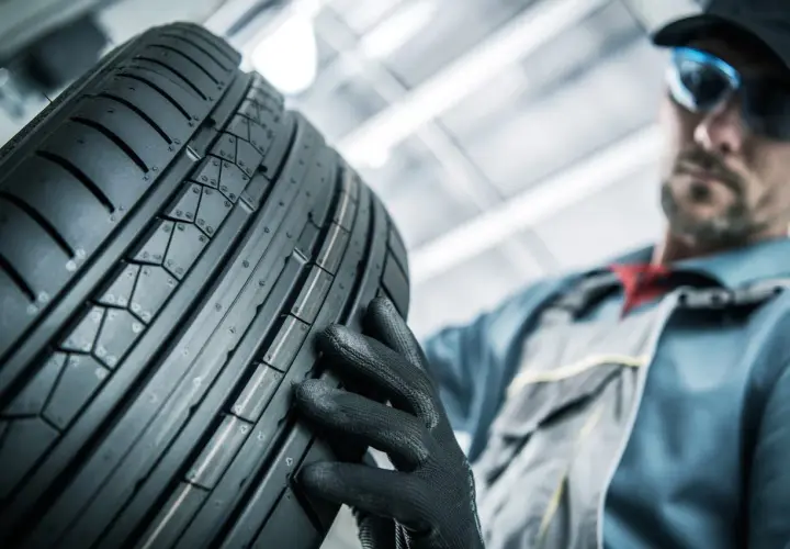 ¿Es seguro montar un neumático con índice de velocidad superior? Riesgos y beneficios