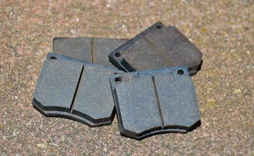 ¿A los cuántos kilómetros se cambian las pastillas de freno para evitar accidentes?