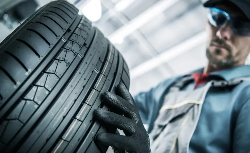 ¿Es seguro montar un neumático con índice de velocidad superior? Riesgos y beneficios
