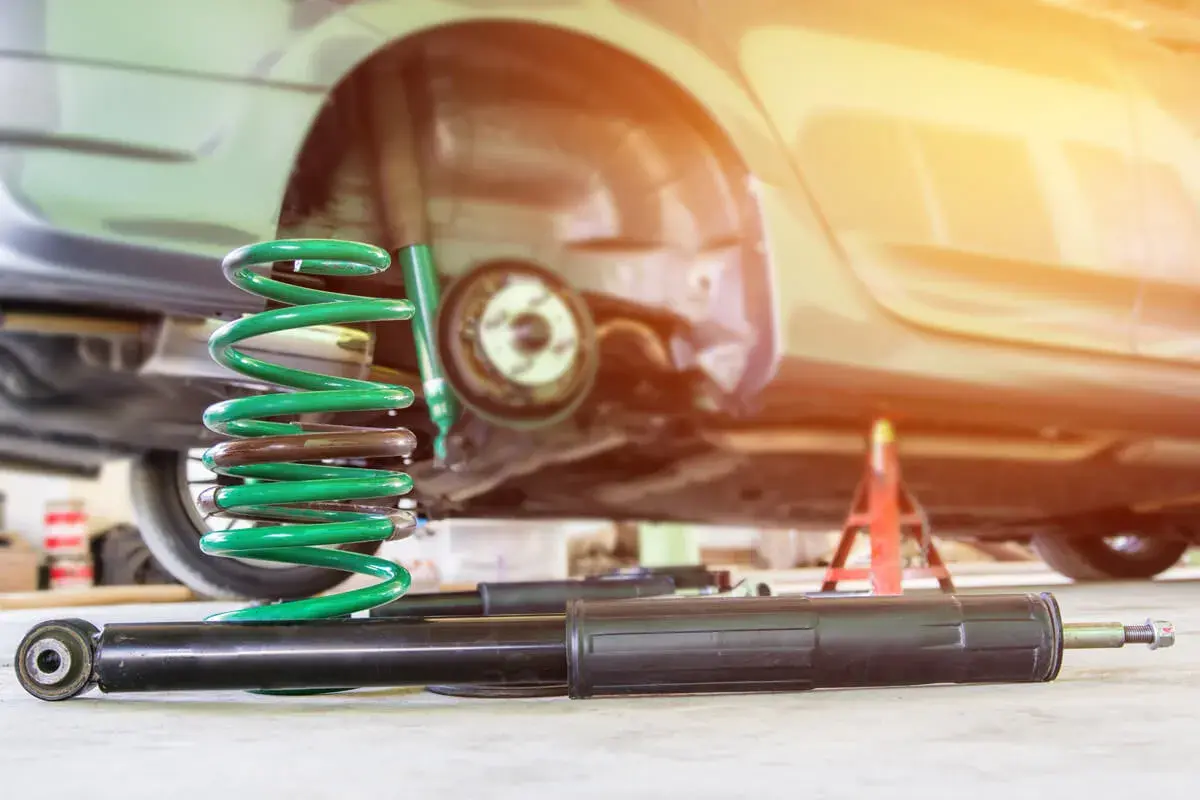 ¿Cada cuánto cambiar amortiguadores para evitar problemas en tu coche?